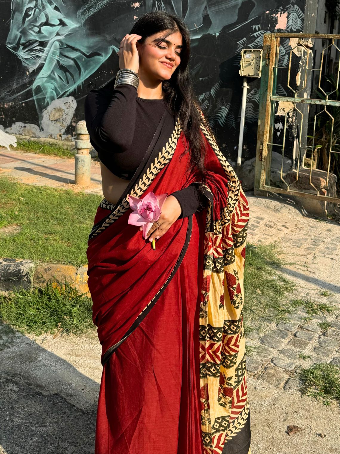 Surkh Pre- Draped Hand Printed Mul Cotton Saree - Chowkhat Lifestyle