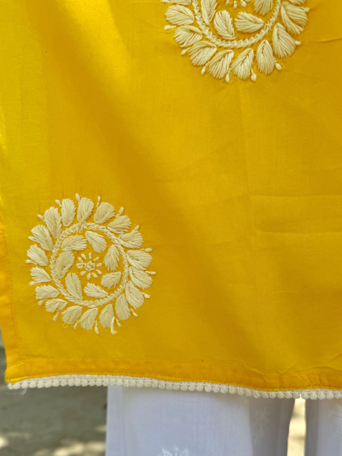 Sirat Mul Cotton Straight Chikankari Kurti with Lace Detailing - Chowkhat Lifestyle