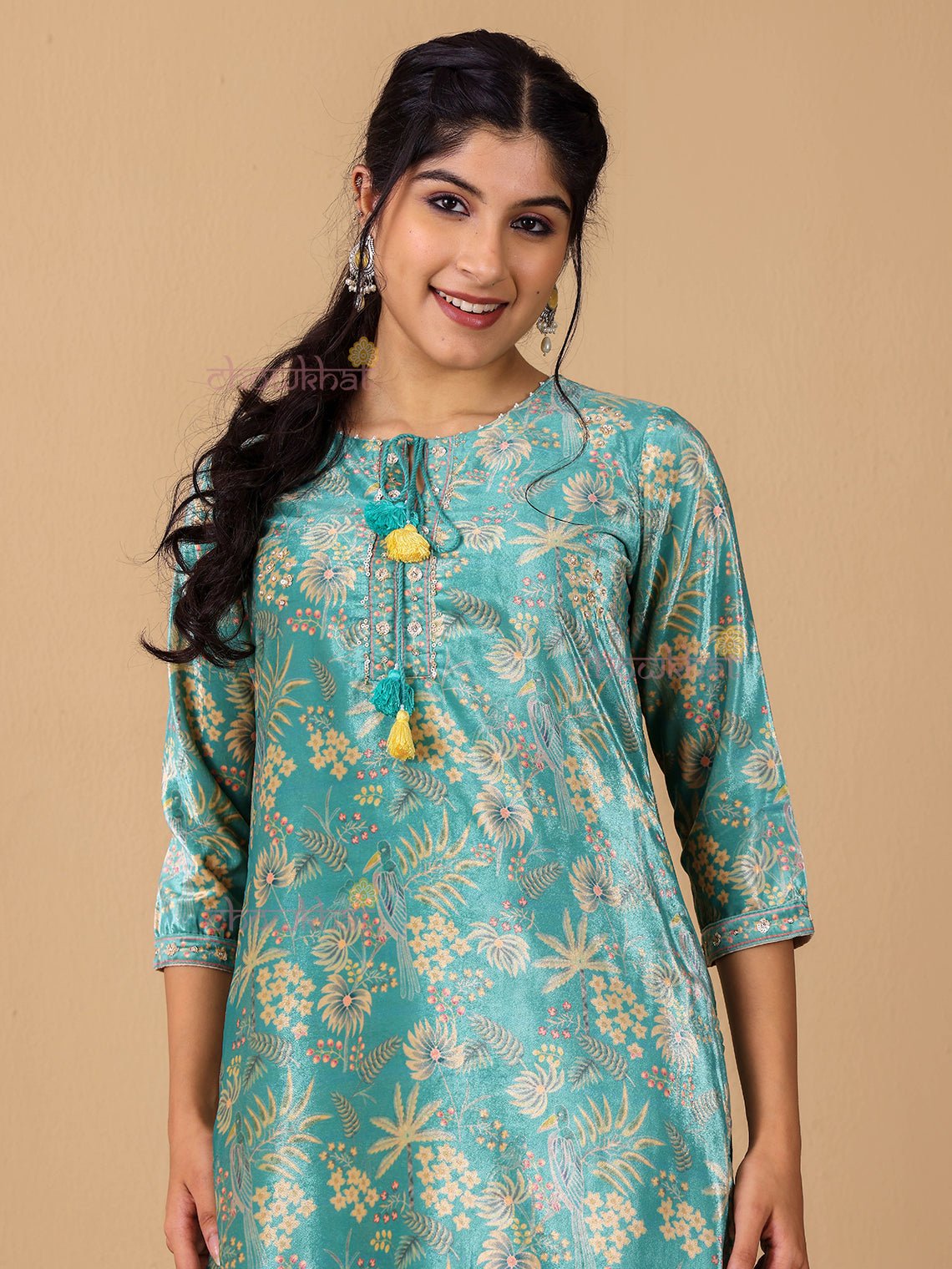 Nush Velvet Handwork Kurta & Pants Set - Chowkhat Lifestyle