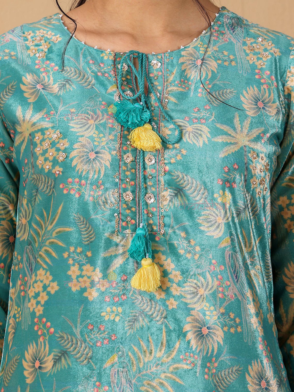 Nush Velvet Handwork Kurta & Pants Set - Chowkhat Lifestyle